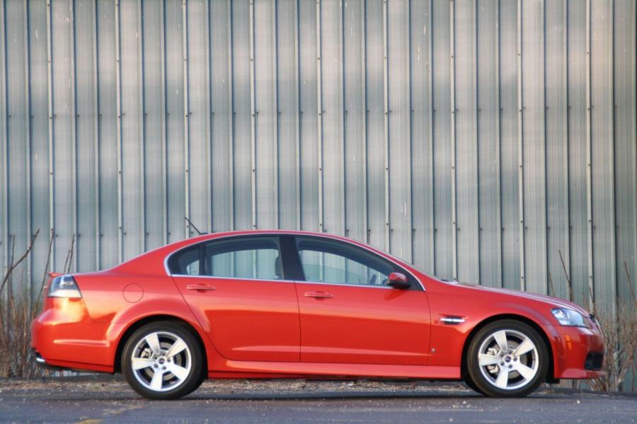  Pontiac G8 GT 2008 года  (фото 2 из 48)